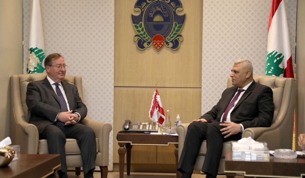 شقير يلتقي السفير البريطاني: الدولة لن تتوانى عن استرداد حقها وتحرير أراضيها