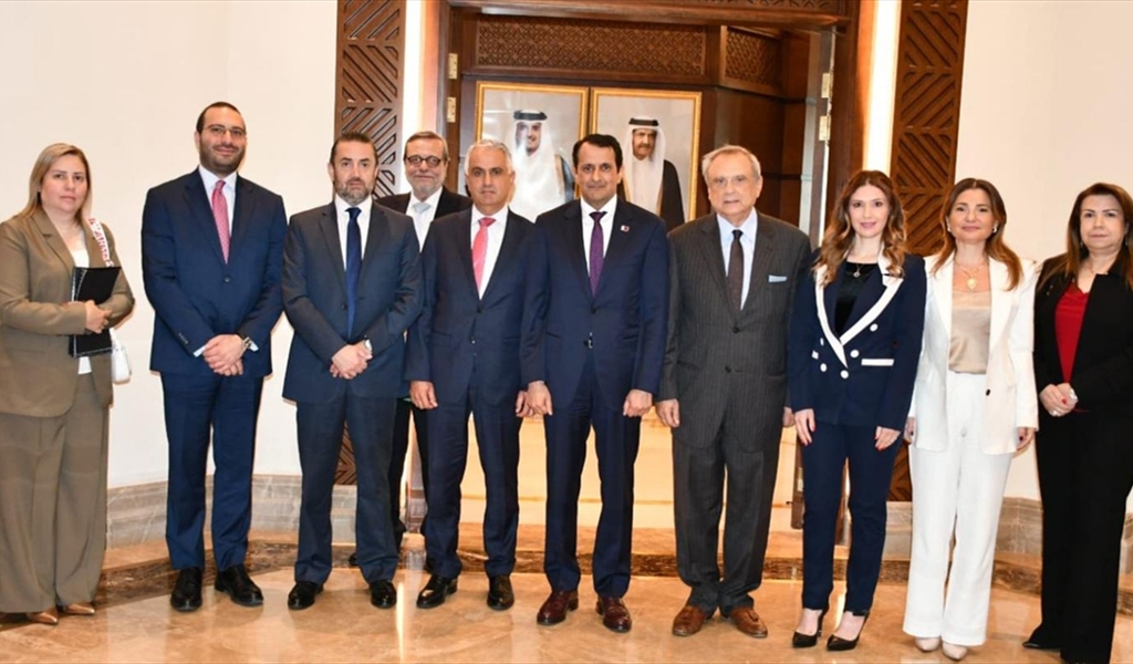 حبيب خلال زيارته سفير قطر