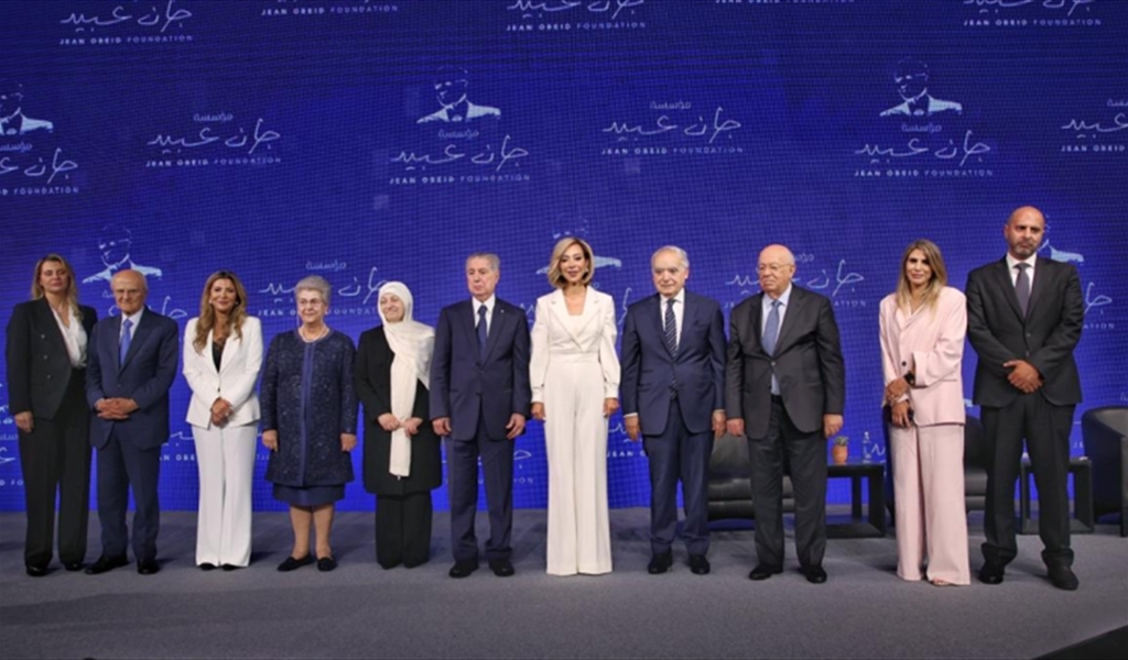 السيدة عون والمتحدثون في اطلاق الكتاب