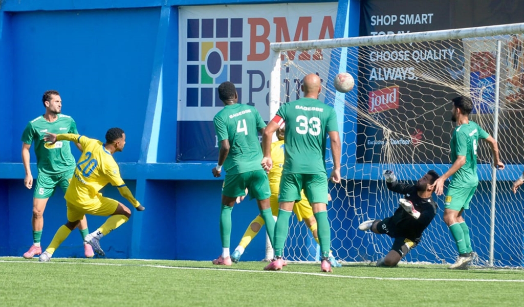 الصفاء ينفرد بصدارة الدوري اللبناني وهاتريك علي الحاج يبقي العهد بدائرة المنافسة..