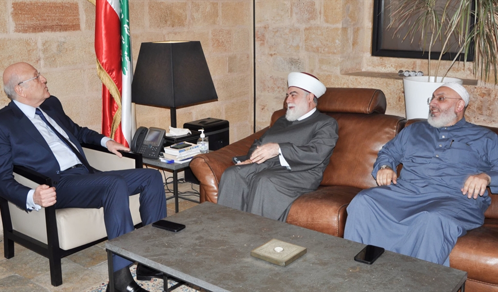 الرئيس ميقاتي خلال لقائه المفتي إمام والشيخ بارودي