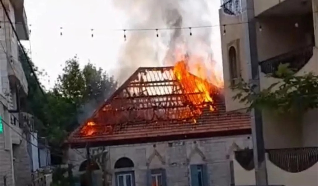 حريق يلتهم فندقًا في إهدن