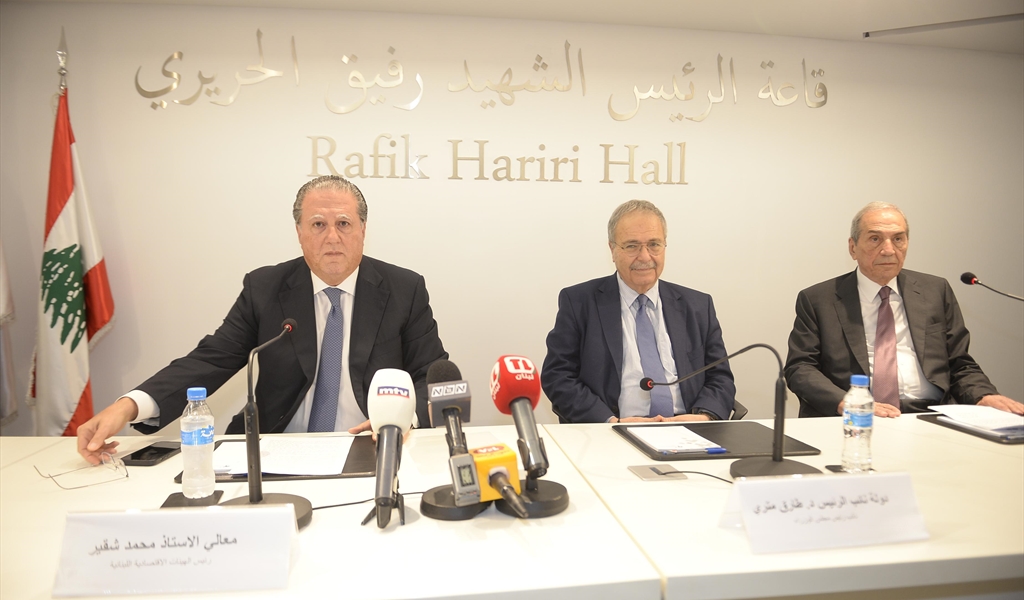 ممثل رئيس الحكومة نواف سلام الوزير طارق متري يتوسط شقير والجسر ( طلال سلمان)