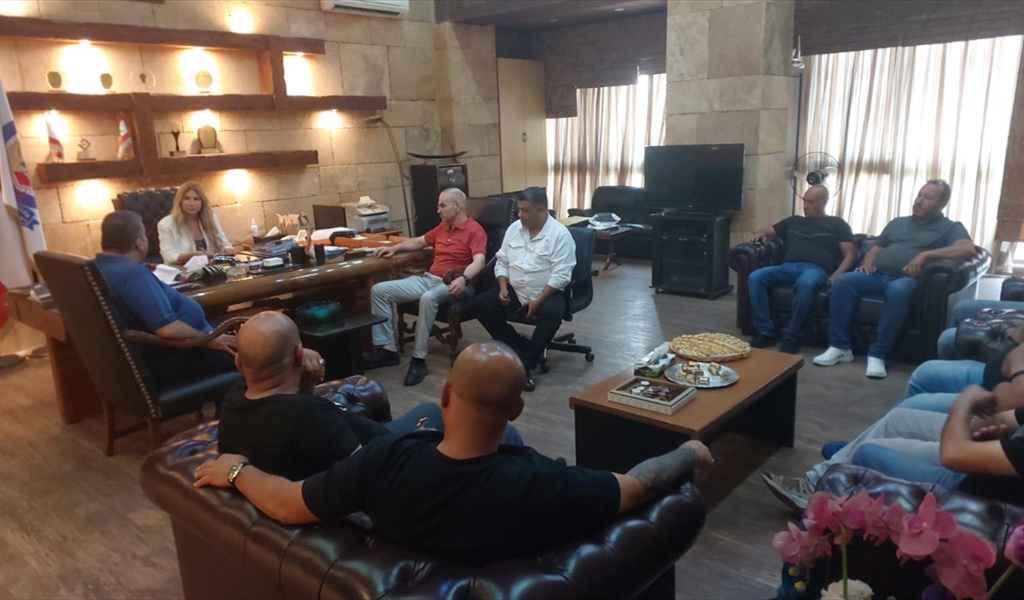 "يوم غضب عمالي" الخميس المقبل... واتحاد النقل يحذر من انفلات الشارع