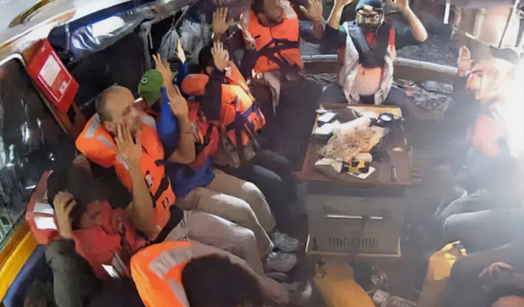 لحظة اعتراض الاحتلال للسفينة «مادلين» واعتقال الناشطين على متنها