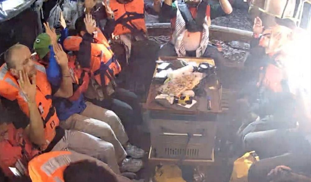 وحدة كوماندوز إسرائيلية تسيطر على "مادلين".. وتعتقل نشطائها