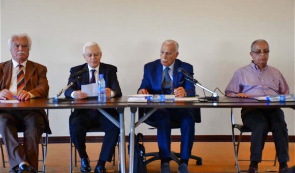 الدكتور سابا زريق يتوسط المشاركين في الندوة