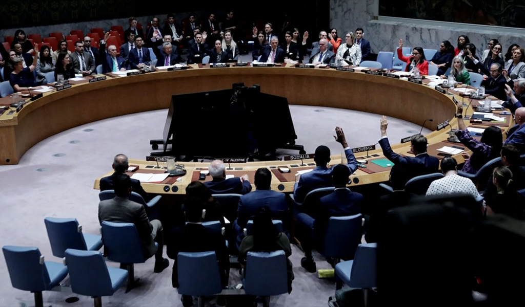 أعضاء مجلس الأمن خلال التصويت على مشروع القرار بشأن الحرب على غزة