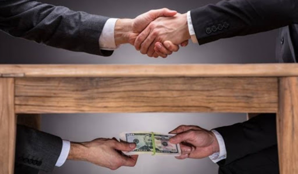 من أراد أن يكون سيّداً يجب أن يكون خادماً للناس