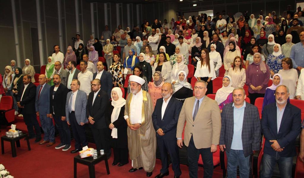 النائب الحريري والمفتي سوسان خلال حفل التخريج