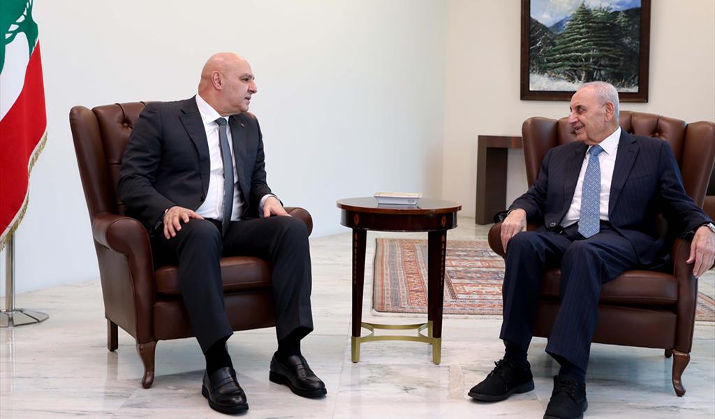 الرئيس عون مرحّباً بالرئيس بري في قصر بعبدا