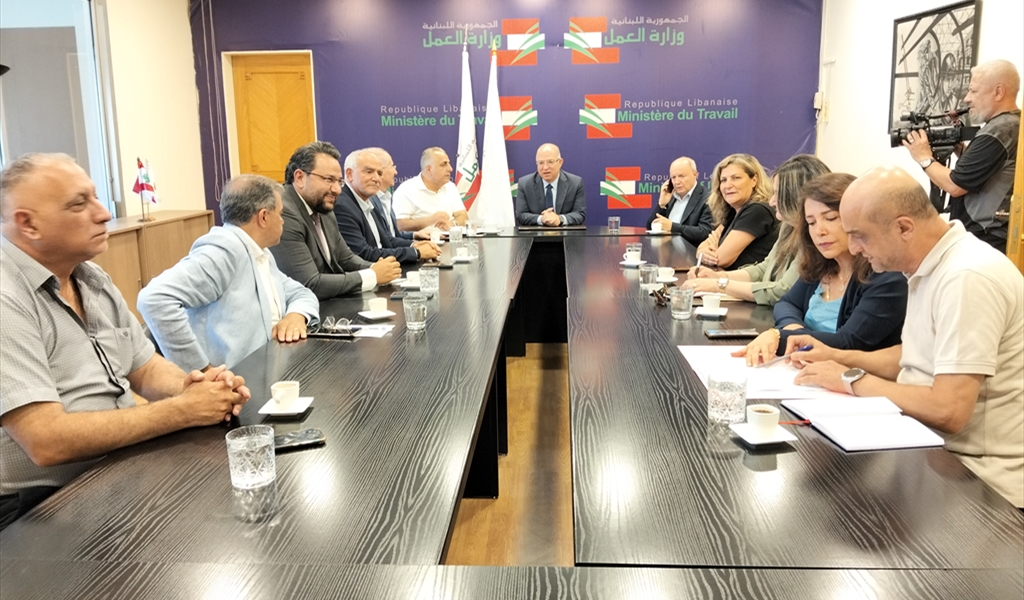 الوزير حيدر مترئساً الاجتماع