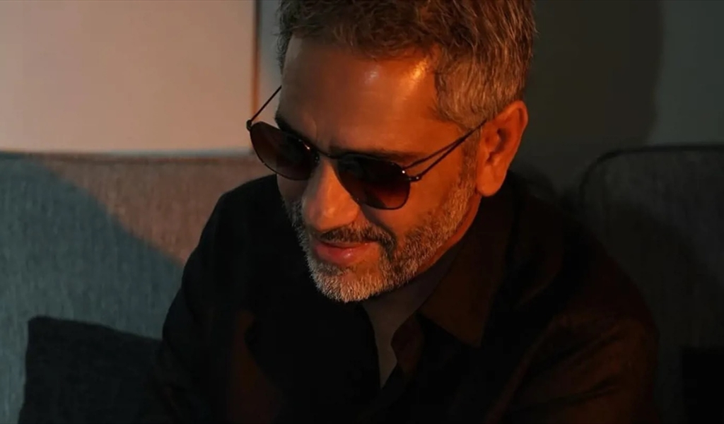 «ملك الإحساس.. أم الالتباس»؟