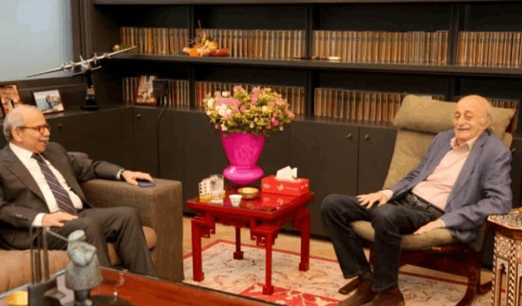 الرئيس سلام مستقبلاً الوزير السابق وليد جنبلاط