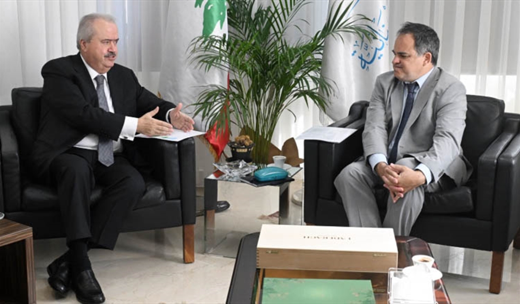 الوزير جابر مستقبلاً مدير مكتب البنك الدولي