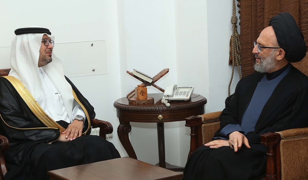 السفير بخاري لدى زيارته السيد فضل الله