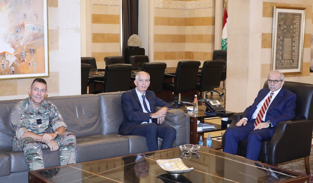 الرئيس سلام مجتمعاً مع ماغرو ومُمثّل فرنسا في لجنة المراقبة