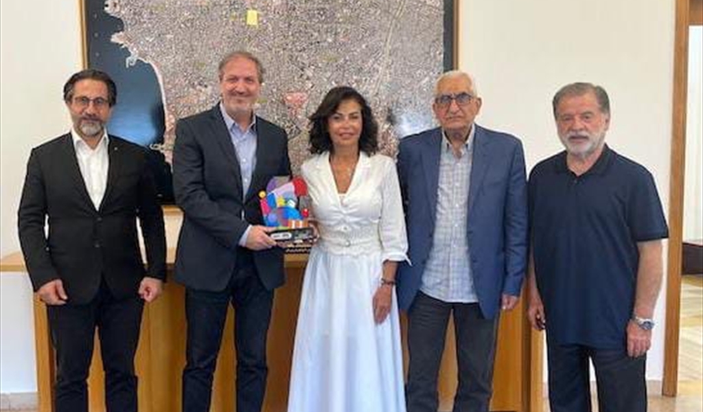 زيدان خلال اللقاء مع الخليل والوفد المرافق