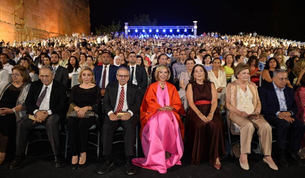 الرئيس نواف سلام وعقيلته سحر والسيدة الأولى والرئيس السنيورة ومنى الهراوي والوزي متري في مقذمة الحضور