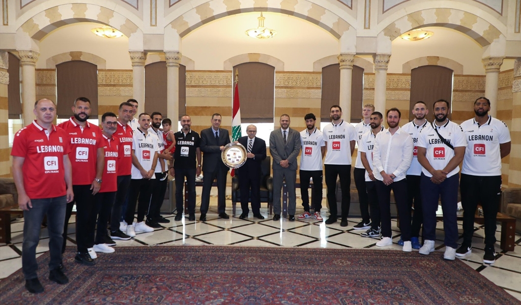 سلام يكرم منتخب لبنان السلوي عشية مغادرته لخوض كأس آسيا في جدة..