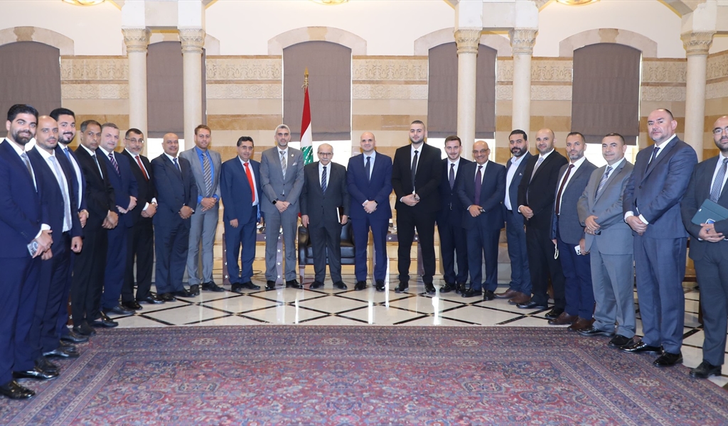 الرئيس سلام متوسطاً رئيس وأعضاء مجلس بلدية طرابلس