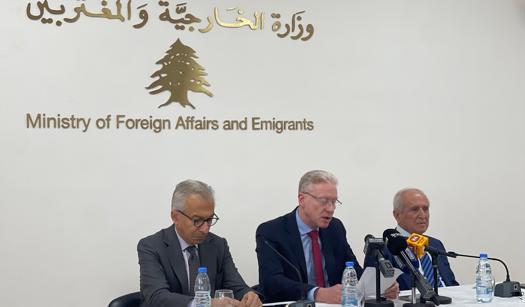 وزيرا الخارجية والاقتصاد وإلى جانبهما الزميل أبو زكي خلال المؤتمر