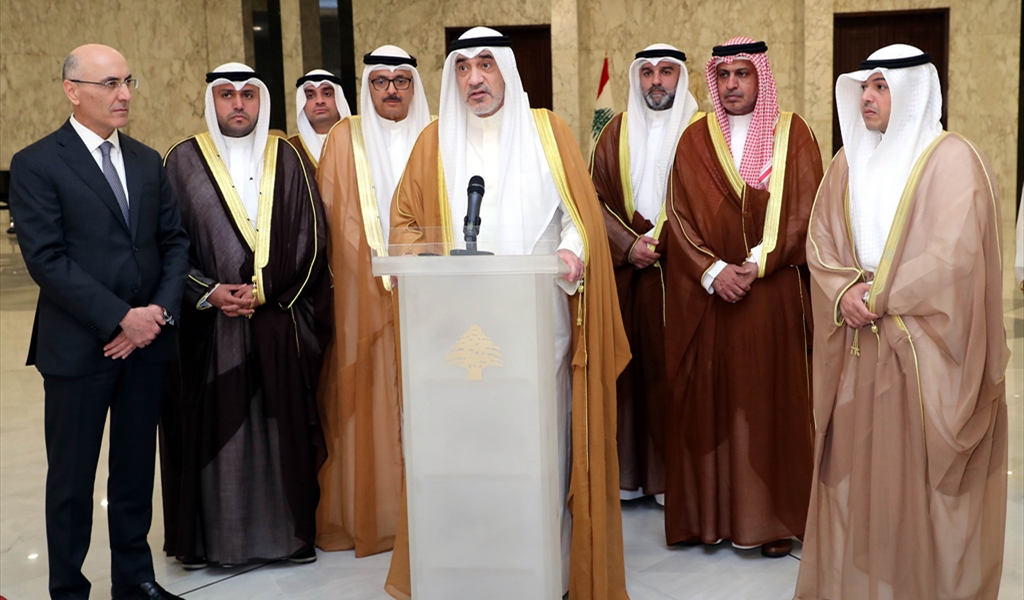 وزير الداخلية  الكويتي الشيخ فهد يوسف سعود الصباح يتحدث بعد لقاء الرئيس عون في بعبدا  بحضور الوزير الحجار (محمود يوسف)