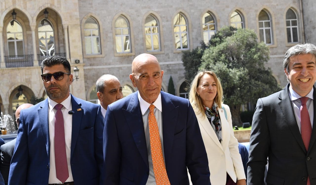 باراك يتكلم عن أكثرية اللبنانيين؟