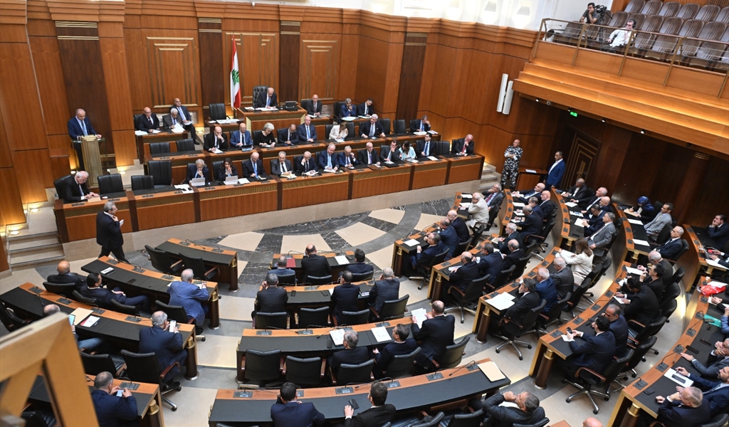 سجالُ بين نائبين في المجلس