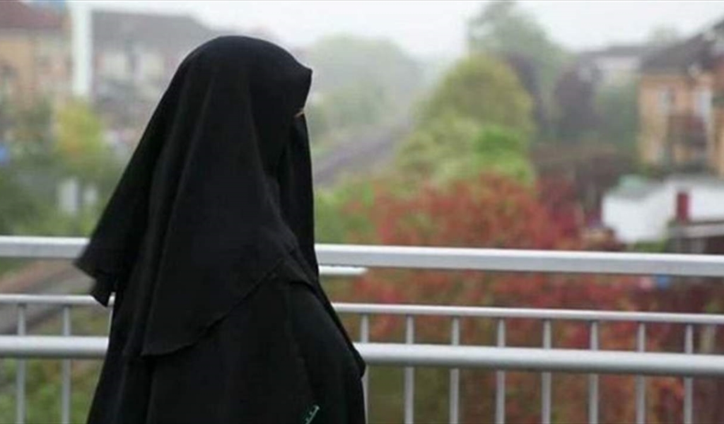 لا يليق بكِ إلا السواد!!