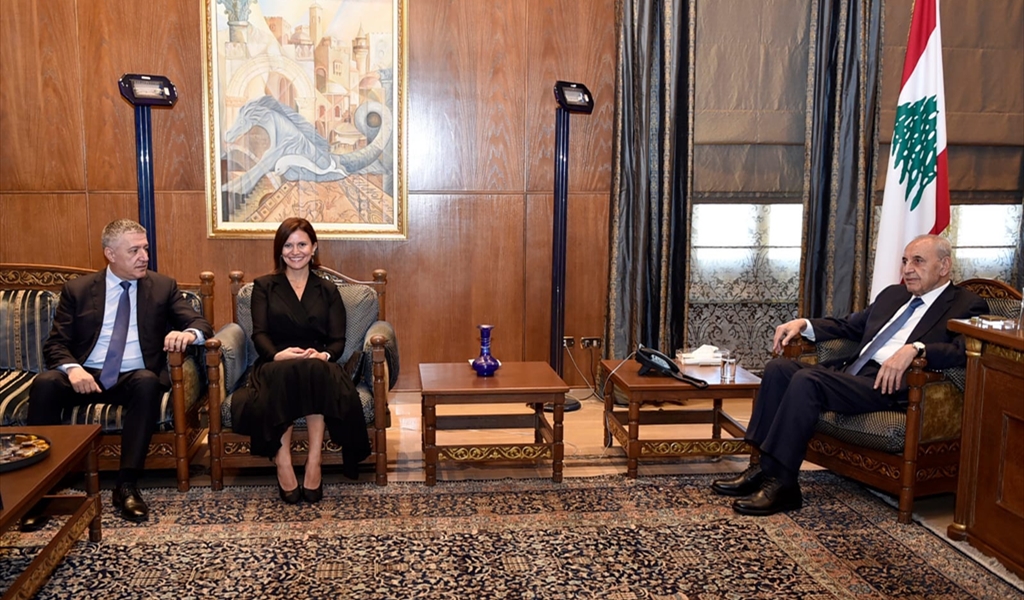 الرئيس بري مجتمعاً مع وفد «لبنان القوي»