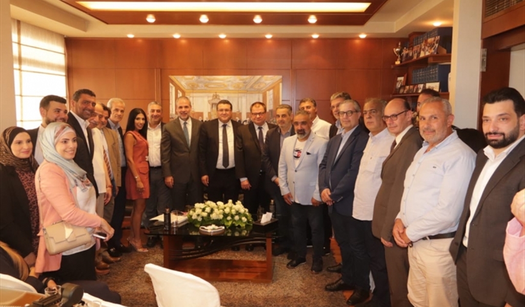 كشلي متوسطاً المشاركون في اللقاء