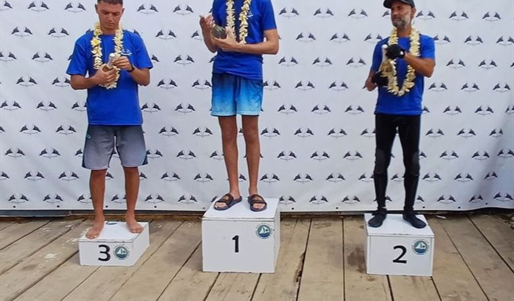 تتويج اوائل الفائزين في السباق