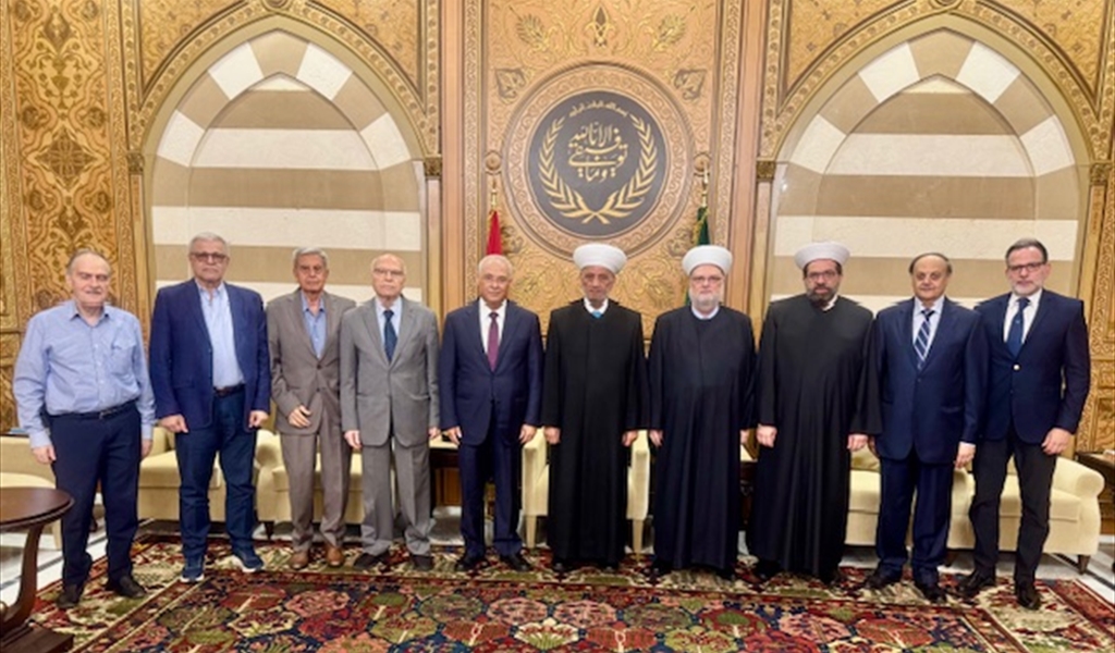 المفتي دريان متوسطاً وفد المركز الإسلامي