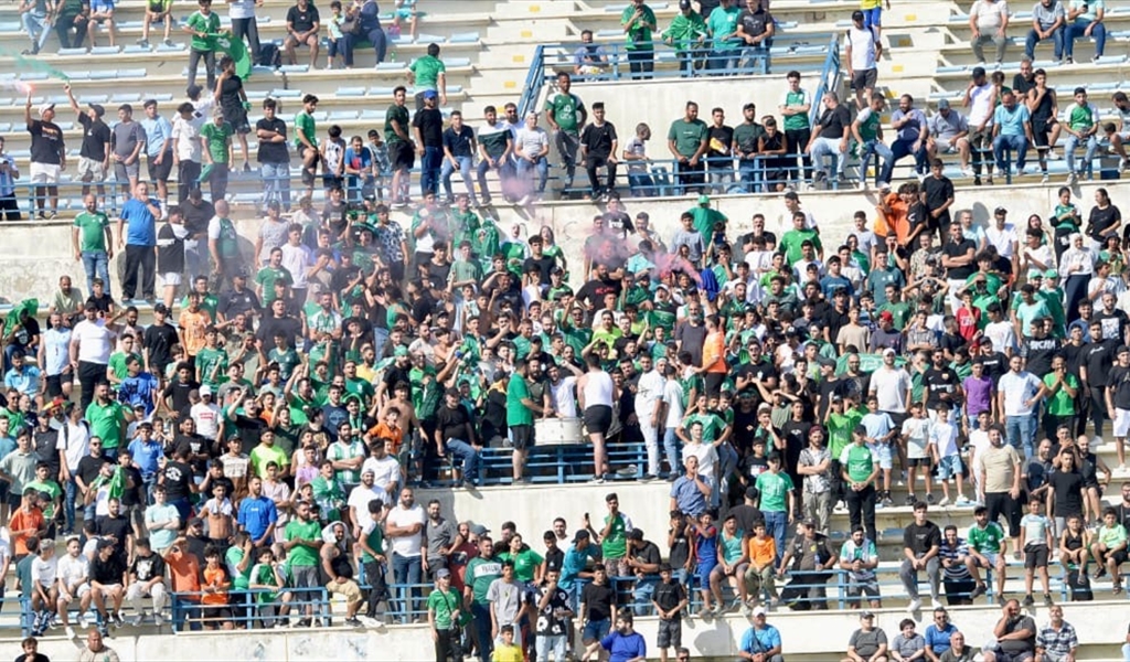 غياب الجماهير عن تتويج الانصار بلقب الدوري بسبب الظروف الامنية الدقيقة..