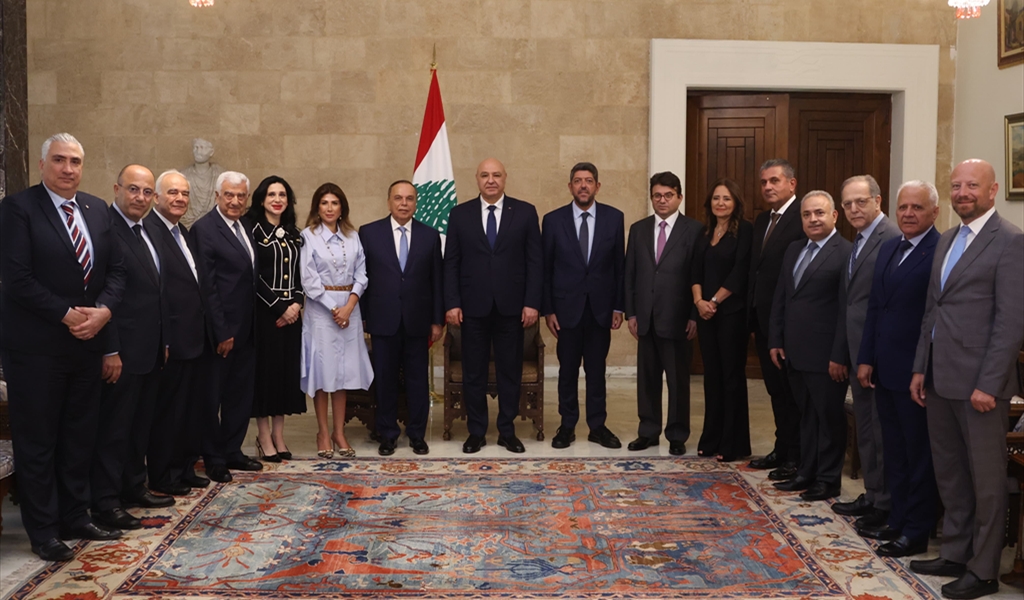الرئيس عون مستقبلاً وفد الرابطة المارونية
