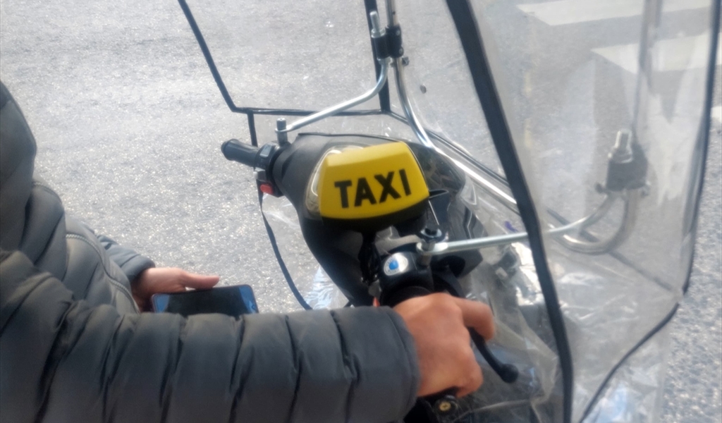 دراجات «تاكسي» بلا قانون... الفوضى تدهس شوارع العاصمة