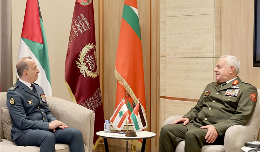 العماد هيكل ونظيره الأردني اللواء الركن الحنيطي