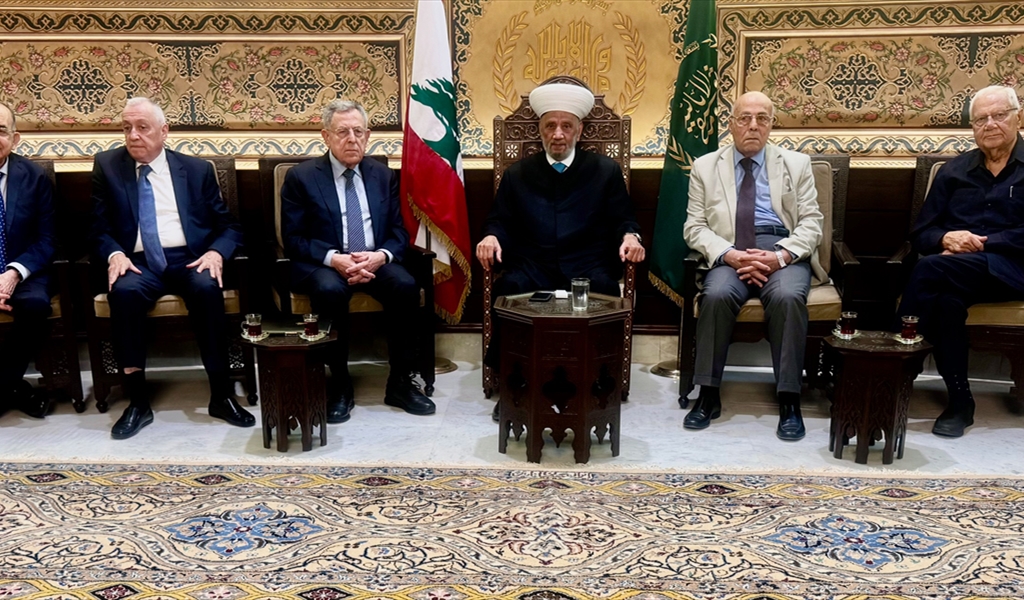 المفتي دريان خلال استقباله الرئيس السنيورة، فتفت، قباني، منيمنة، والسماك