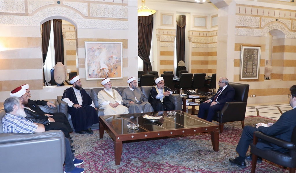 الرئيس سلام مستقبلاً وفد «هيئة العلماء المسلمين»