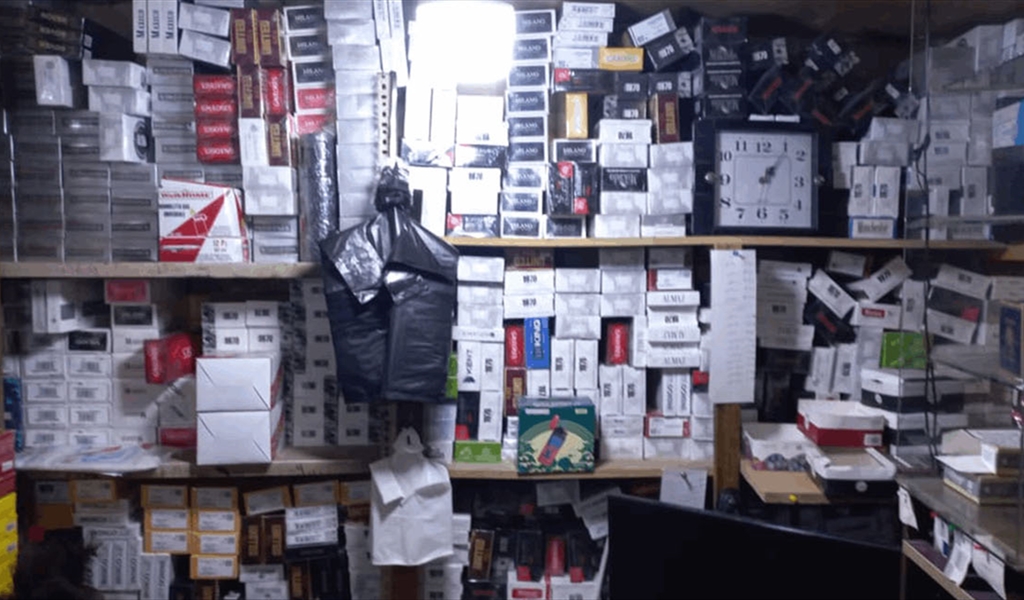 ضبط كميات من السجائر المهرّبة والمعسل المزور
