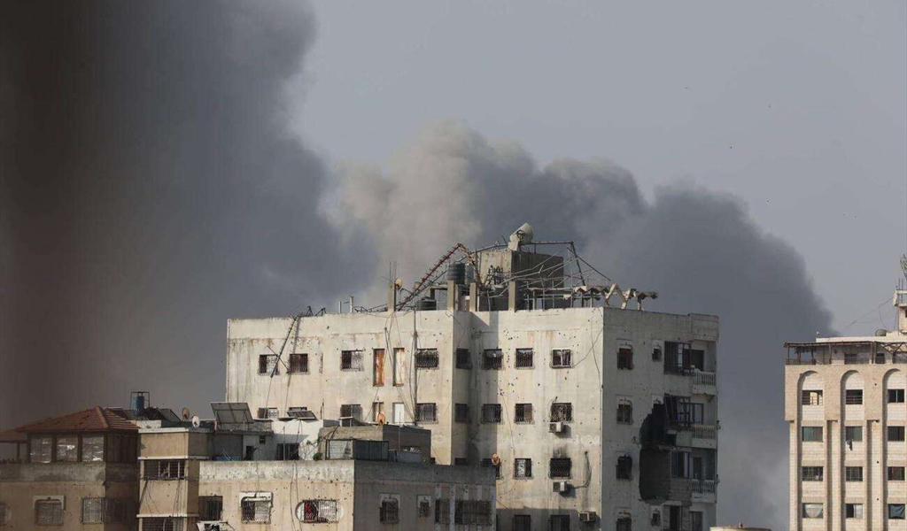 غارة إسرائيلية على منزل في مدينة غزة
