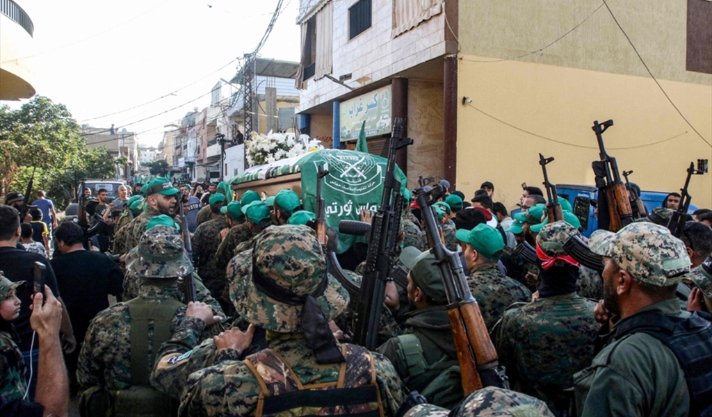 تسليم سلاح المخيمات: بداية النهاية لدويلات السلاح