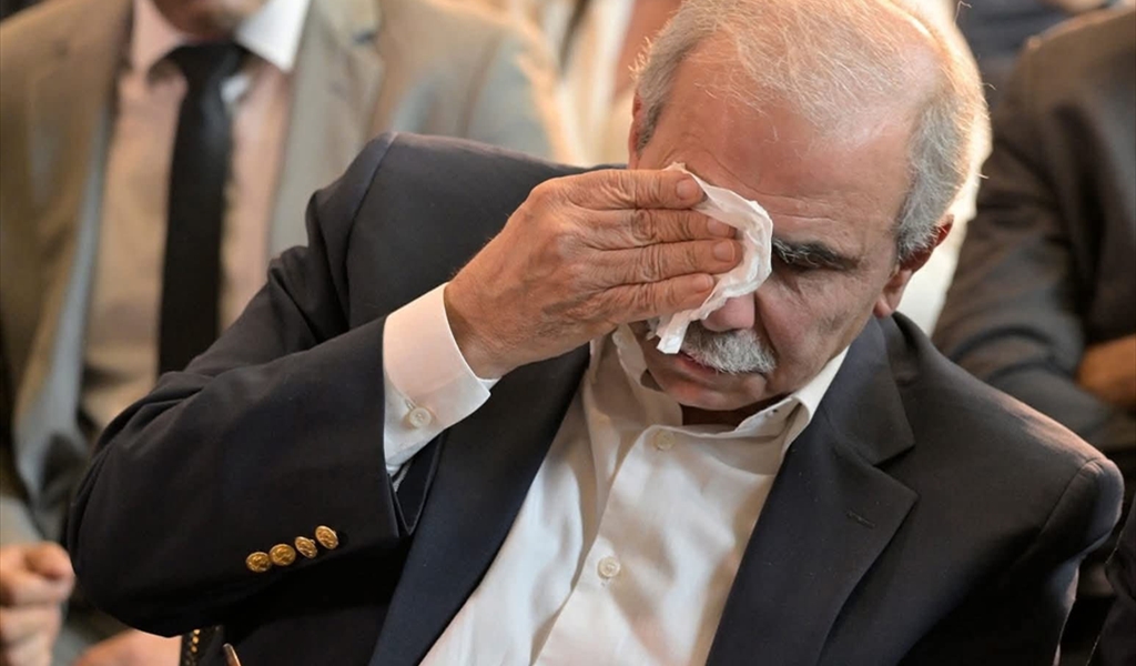 دمعة الوطن على ضحايا الوطن من الرئيس سلام وهو يستمع إلى شهادة والدة أحد شهداء المرفأ