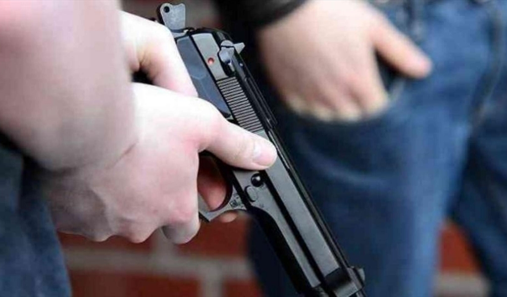 قتله بـ9 رصاصات... وهرب