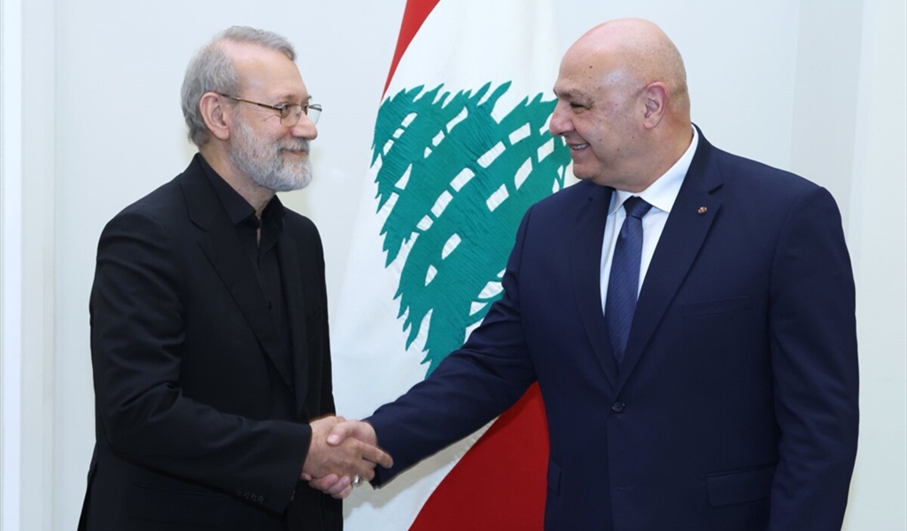 زيارة لاريجاني مؤشِّر على سخونة أمنية؟