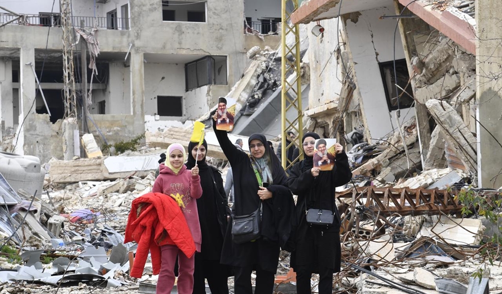 عيون الجريح ترى المجد