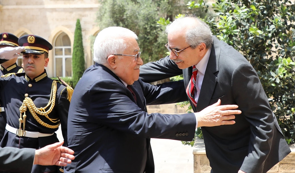 تسليم السلاح الفلسطيني بدأ.. اليكم التفاصيل!