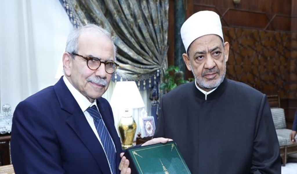 لقاء بين سلام وشيخ الأزهر الشريف.. ودعوة لزيارة لبنان