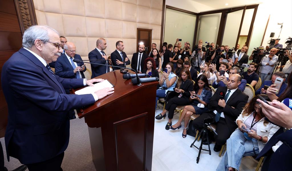 الرئيس سلام يتحدث بعد انتهاء جلسة مجلس الوزراء مساء أمس في بعبدا (محمود يوسف)